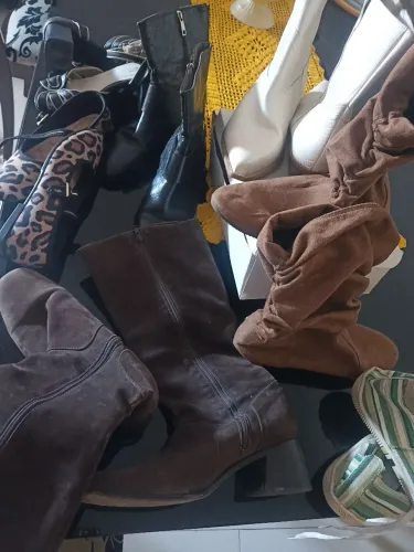 Vendo lote novos e semi novo f *   calçados de marca umas com etiqueta 