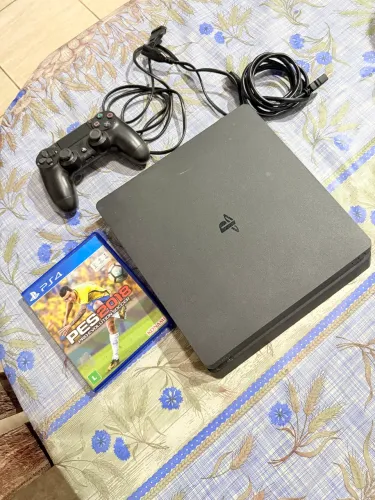 PLAYSTATION 4 Slim 500GB conservado 