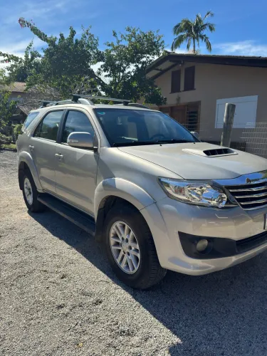 Toyota Hilux SW4 SRV D4-d 4X4 3.0 TDI Dies. AUT 2015