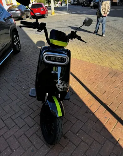 Scooter elétrica Sudu A4