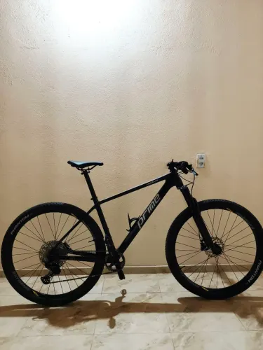 Bicicleta de carbono Absolute Prime tamanho 19