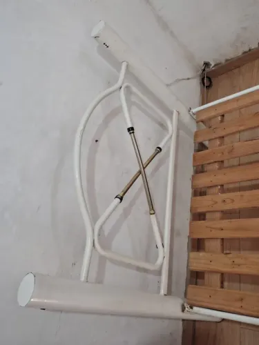 Vendo cama de solteiro de ferro 
