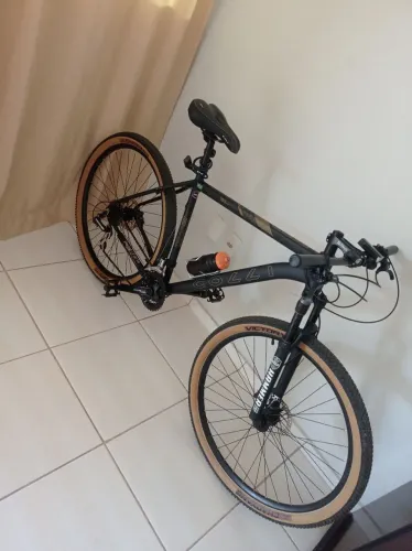 Bike aro 29 Tam 21 Kit acera 24 vel. Shimano.