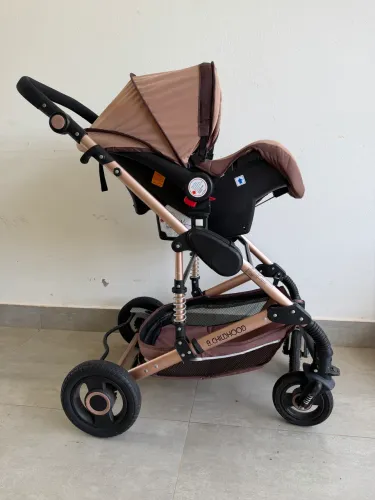 Carrinho de bebê importado 