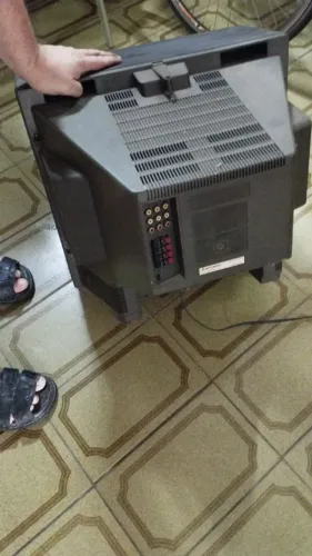 Tv em tubo vende-se