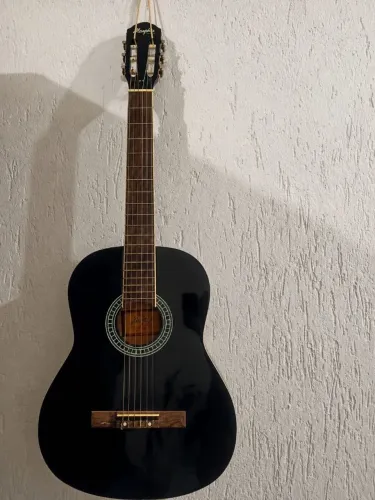 Violão preto. ( Não aceito troca, apenas venda.)