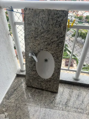 Vendo bancada para banheiro em granito