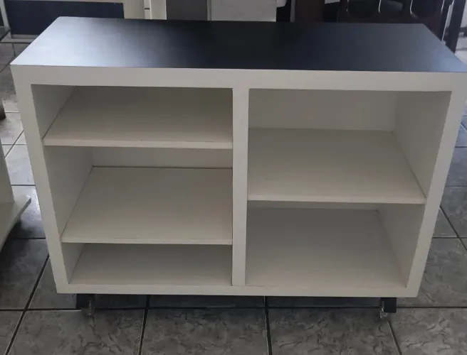 Móvel de MDF com rodas