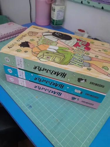 Heartstopper volume 1, 2 e 3 em ótimo estado