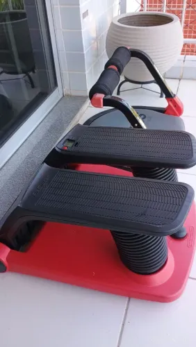 Air climber Polishop + aparelhos caseiros para abdominais e flexões