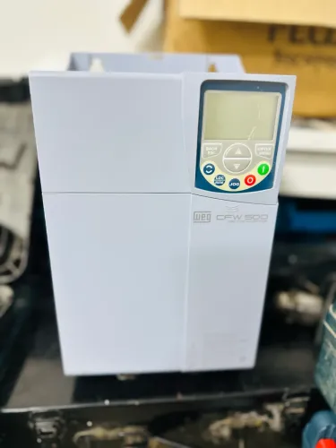 Vendo Inversor de Frequência WEG CFW500 - CFW500D24P0T4DB20G2 leia a Discrição.