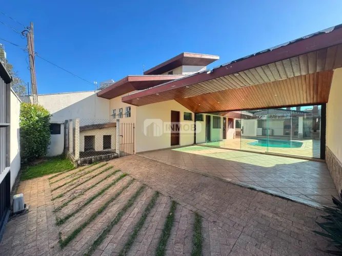 Casa Residencial em Vila São Geraldo, Taubaté | 350m²