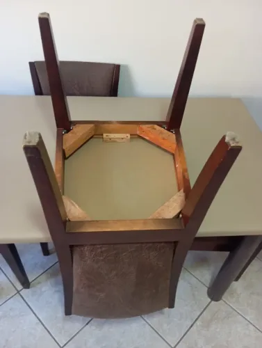Mesa de jantar 4 cadeiras 