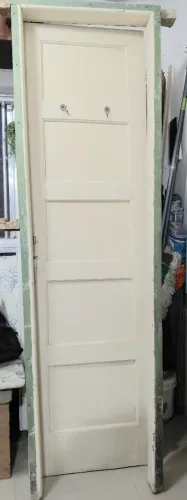 Porta antiga em madeira maciça anti-cupim