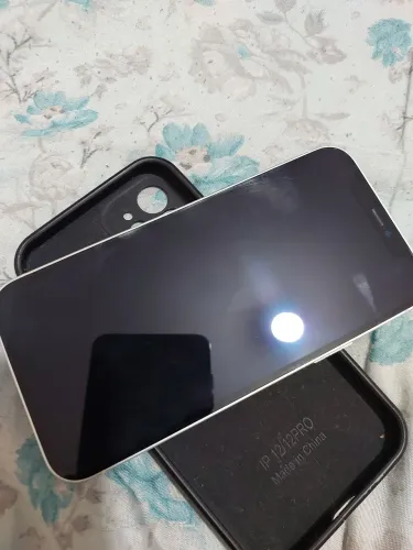 Vende-se Iphone 12 256 GB se atente a descrição 