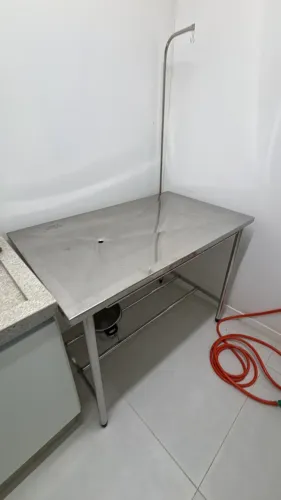 Mesa inox para atendimento veterinario - brasmed