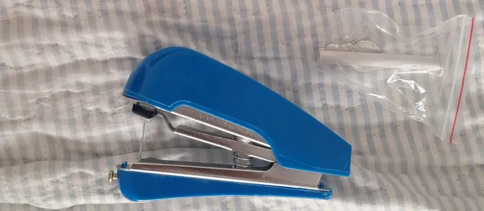 Mini máquina de costura portátil