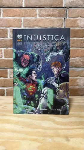 HQ: Injustiça - Deuses entre nós. Ano dois - Panini comics