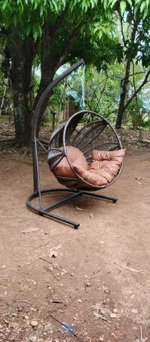 Balanço com suporte e fibras sintéticas