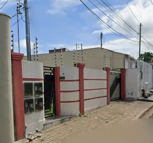 CASA PÚBLICA TÉRREA, 2 QUARTOS, 2 BANHEIROS, C/ QUINTAL, ARMÁRIOS COZINHA, SOMENTE PART BA