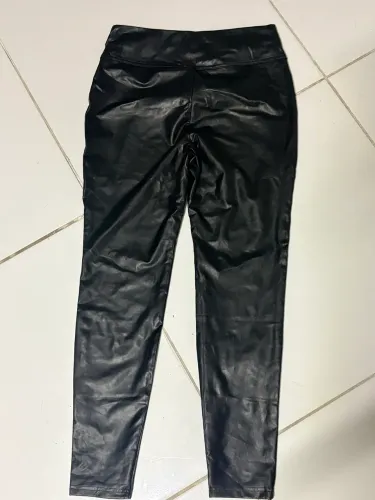 Calça em Pu 