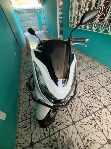 MOTO PCX 160 - ÚNICA DONA