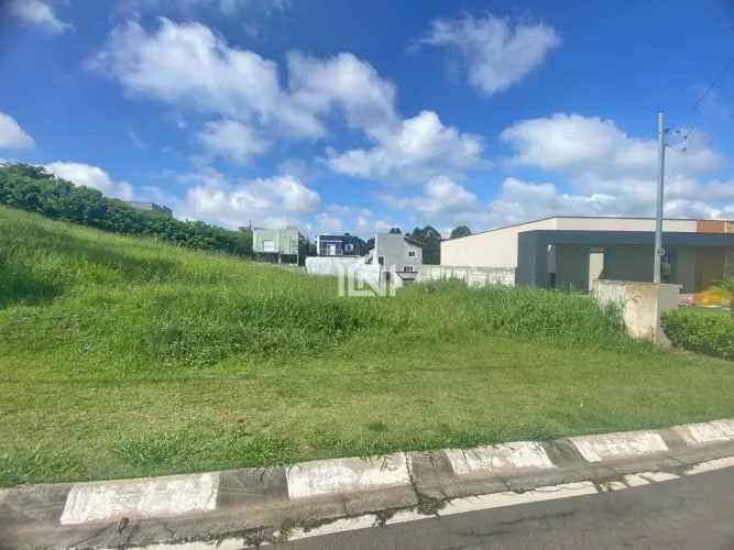 Terreno à venda no condomínio Paysage Brise