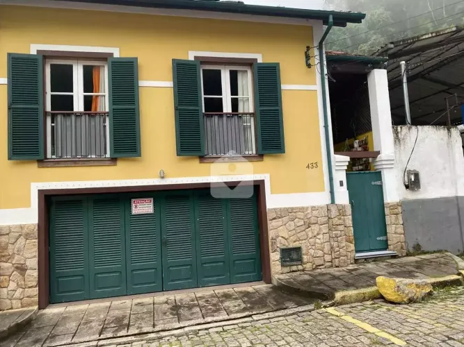 Casa para venda com 2 quartos, 74m² - Centro - Petrópolis/RJ
