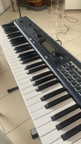 Teclado korg cross 2