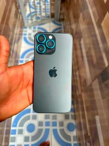 Vendo um iPhone 14 pro Max 1 ano de garantia 2 semana de uso todo original 