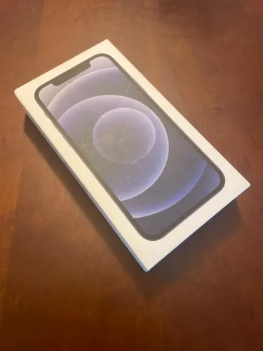 iPhone 12 em perfeito estado, sem detalhes