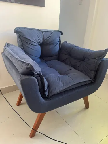 Poltrona Decorativa Estofada Azul Marinho - Excelente Estado