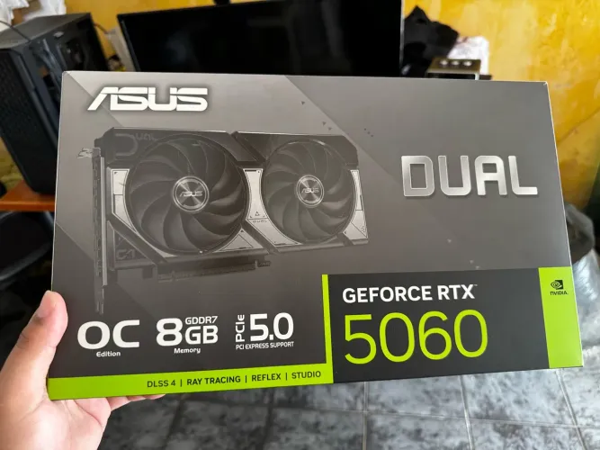 Placa de vídeo GeForce RTX 5060 Asus Dual 8Gb