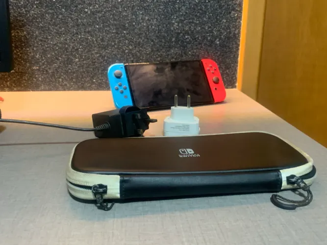 Nintendo Switch Oled 1.450 R$ + Jogos e Case