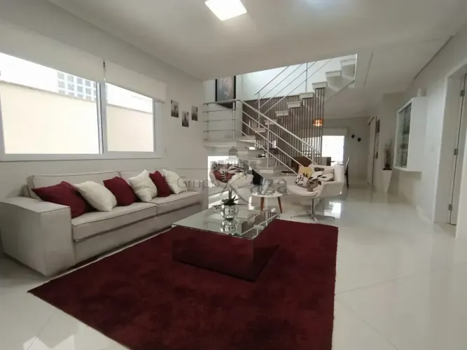 Oportunidade - Casa em Condomínio - Urbanova - 4 Dormitórios - 245m²
