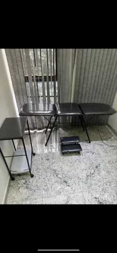Vendo kit estética maca, carrinho auxiliar, escadinha. 