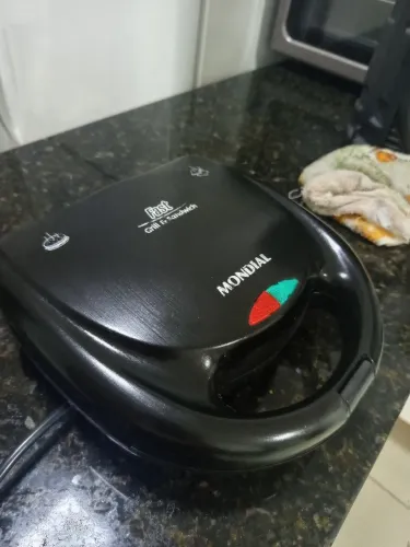 Sanduícheira preta