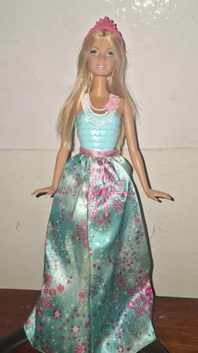 Vendo boneca Barbie princesa colecionável