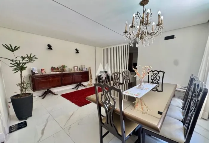 Apartamento 3 quartos reformado no Boqueirão, a apenas 2 quadras da praia!