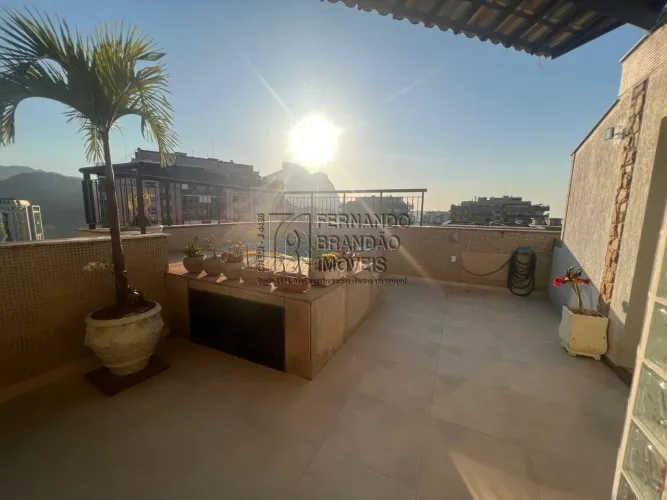Vendo cobertura na Barra da Tijuca, Rio de Janeiro-RJ de 3 quartos, 1 suíte, 2 salas, 3 va