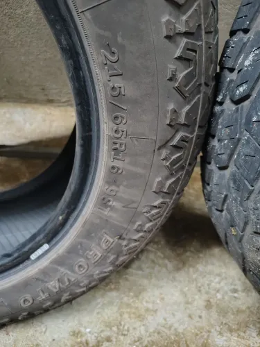 Vendo 2 pneus 215 65 16