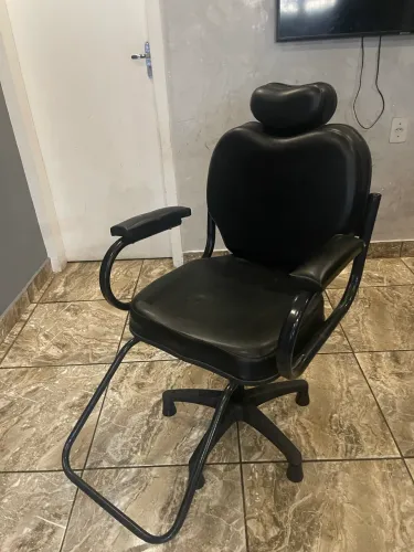 Cadeira e Lavatório