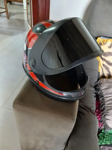 Vendo um capacete