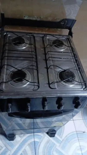 Fogão 4 bocas semi novo tudo funcionando