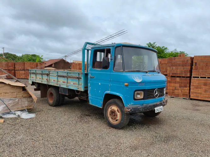 Caminhão Mb608
