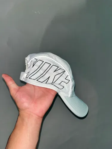Boné Nike AW84 refletivo