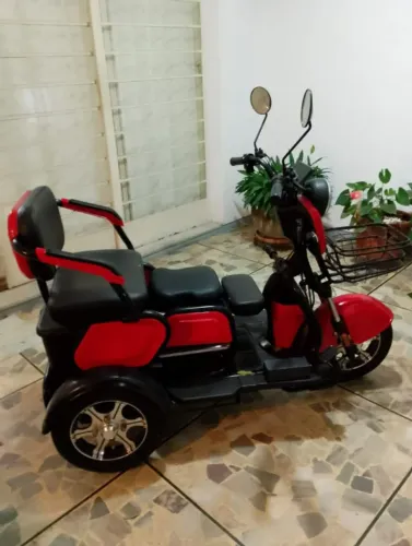 TRICICLO ELÉTRICO 3 LUGARES | SEMI NOVO!