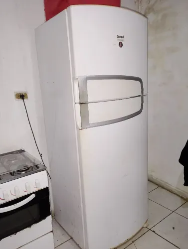 Geladeira e microondas
