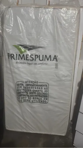 Berço branco desmontado 