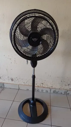 Vendo ventilador Britânia de coluna funcionando perfeitamente 